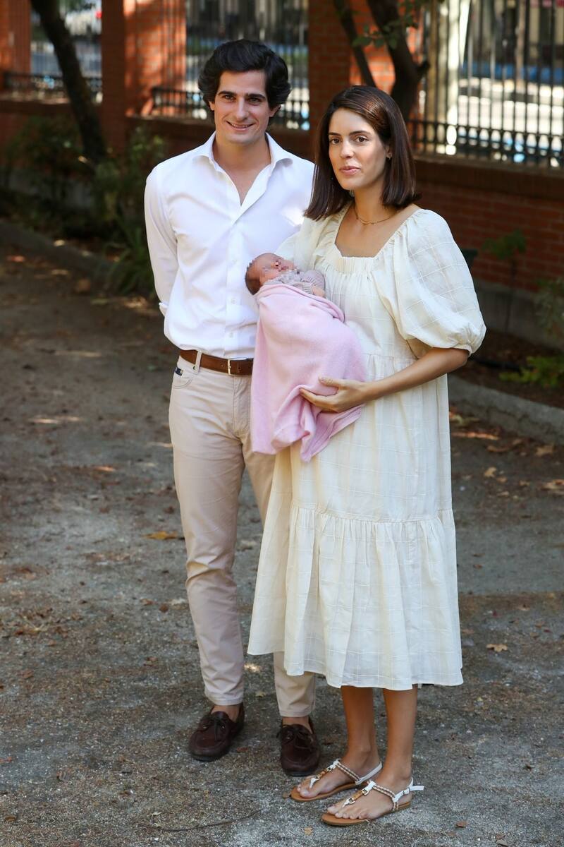 El nombre de su hija es tan grande que consta de 25 palabras que rinden tributo a la difunta duquesa de Alba, otros familiares y religiosos.