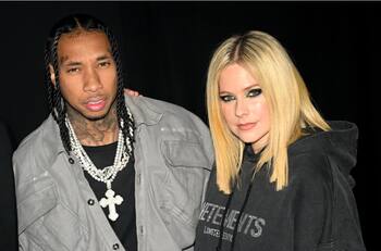 ¡Es oficial! Se confirma romance entre Avril Lavigne y Tyga con estas fotografías besándose