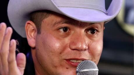 Remmy Valenzuela regresa a los escenarios tras ser acusado de golpeador