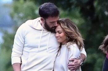 Jennifer Lopez y Ben Affleck pasean con Emme y Max en una feria tras alarma de tiroteo