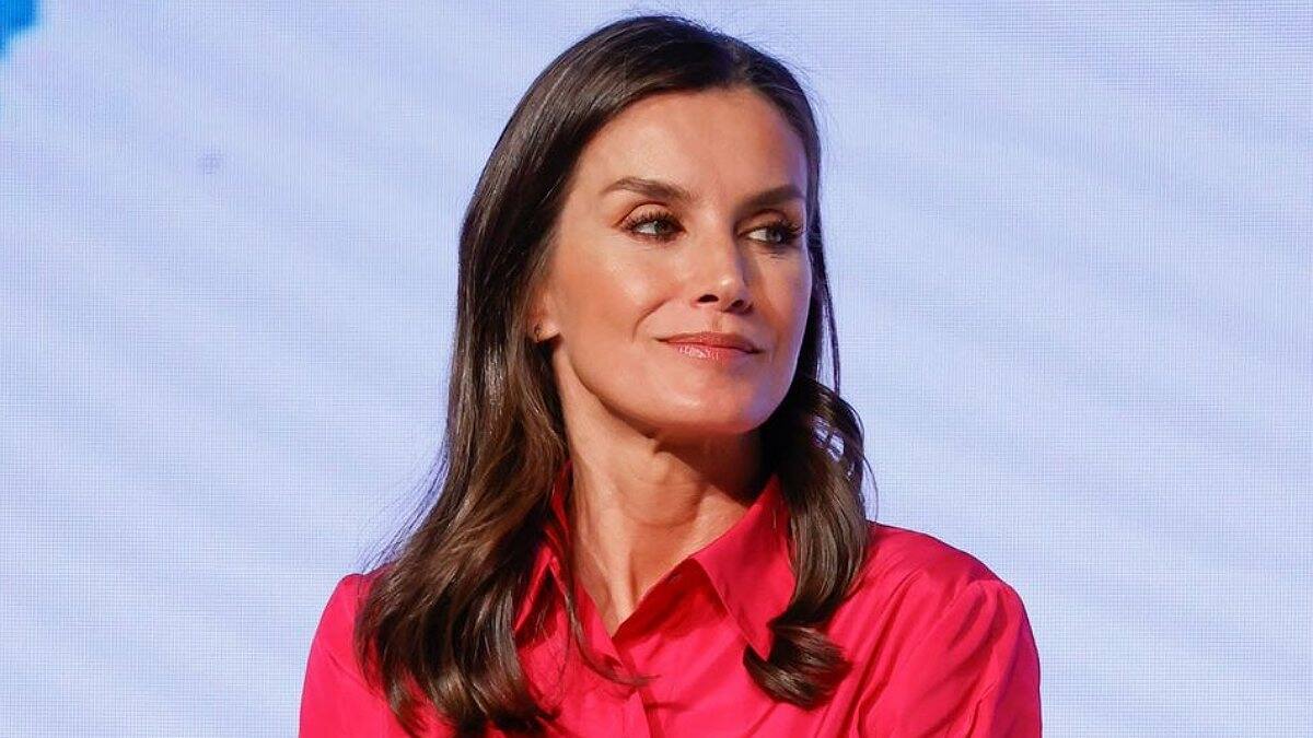 Reina Letizia pone en el radar los vestidos camiseros para la primavera del 2023