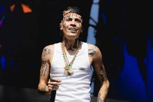 El cantante sufrió una fuerte fractura, pero ya se encuentra estable.