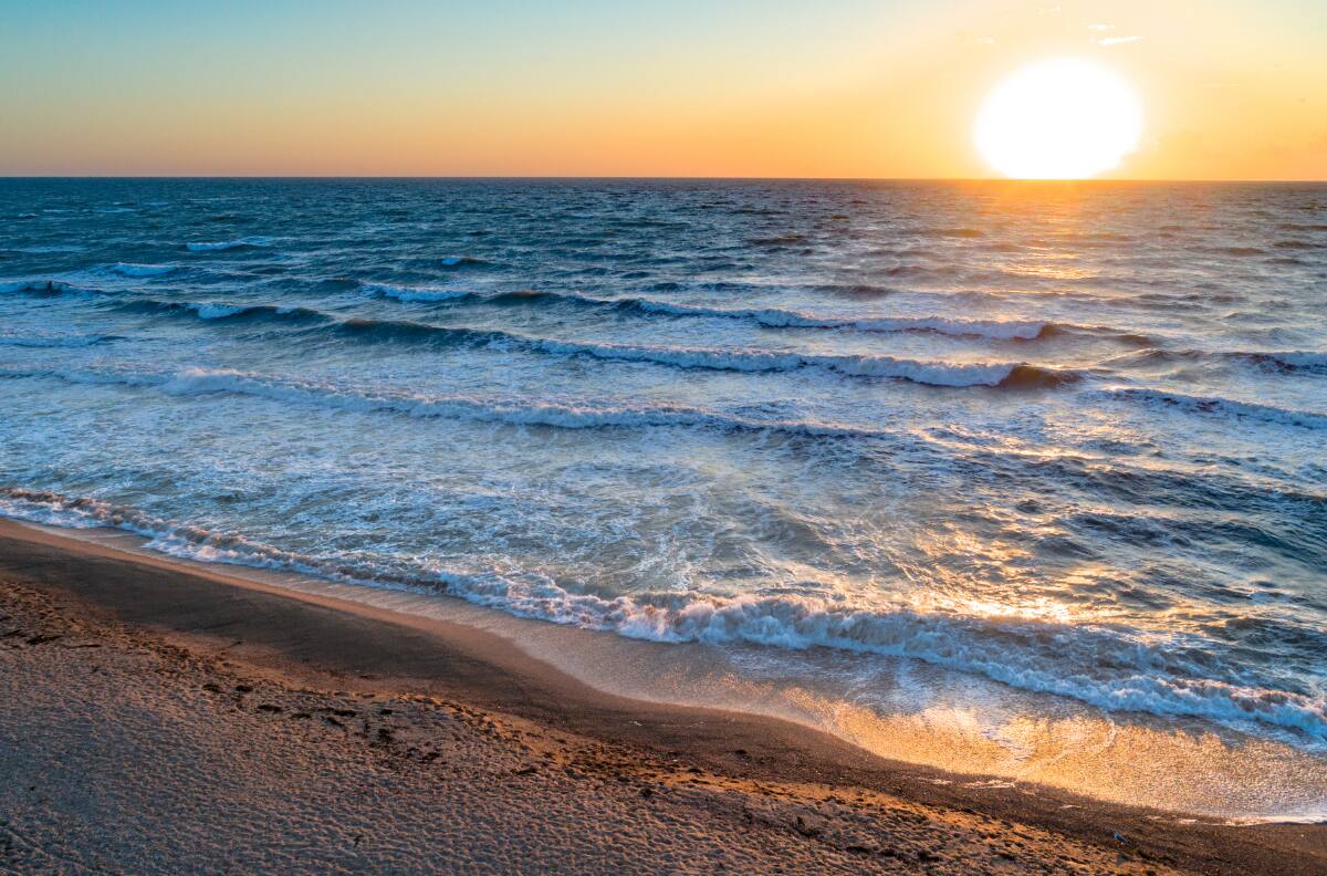 Conoce qué ritual puedes hacer en la orilla del mar para limpiar tus energías