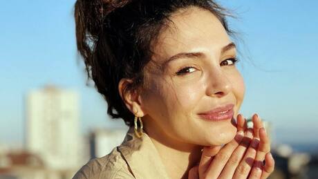 “Nunca seré tan compasiva como Reyyan”: Ebru Sahin, protagonista de “Hercai: amor y venganza”