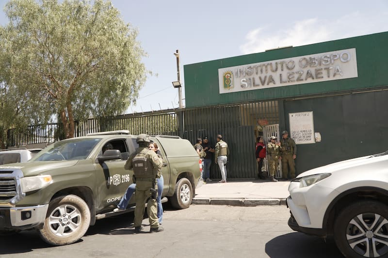 Un estudiante del Colegio Instituto Obispo Silva Lezaeta asesinó a una inspectora del establecimiento, agredió a otra inspectora y a 3 alumnos. Foto: Pedro Tapia/Aton Chile
