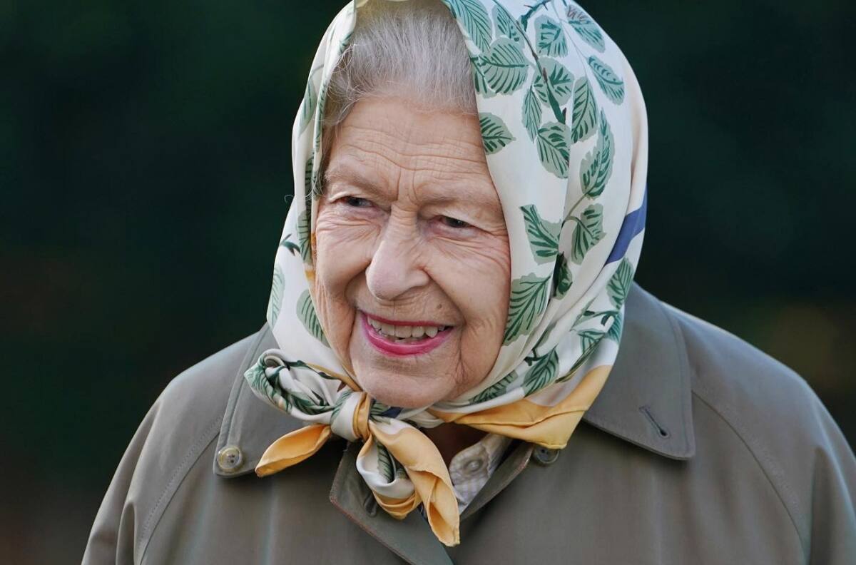 La reina Isabel, a pesar de su fragilidad, se rehúsa a usar silla de ruedas para ir al memorial del príncipe Felipe