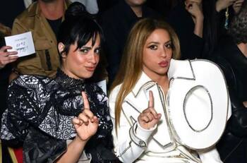 Shakira y Camila Cabello se encuentran en la Semana de la Alta Costura en París