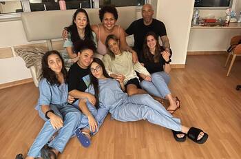 La hija de Pelé comparte foto familiar con mensaje navideño