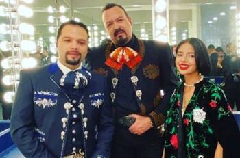 Pepe Aguilar y sus hijos posan al estilo "Avengers"