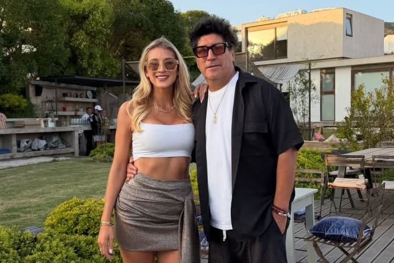 Junto a su padrastro Iván Zamorano. Foto: @bludumay en Instagram