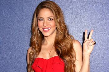 Shakira rompe impresionante record y posa muy feliz con su nuevo título