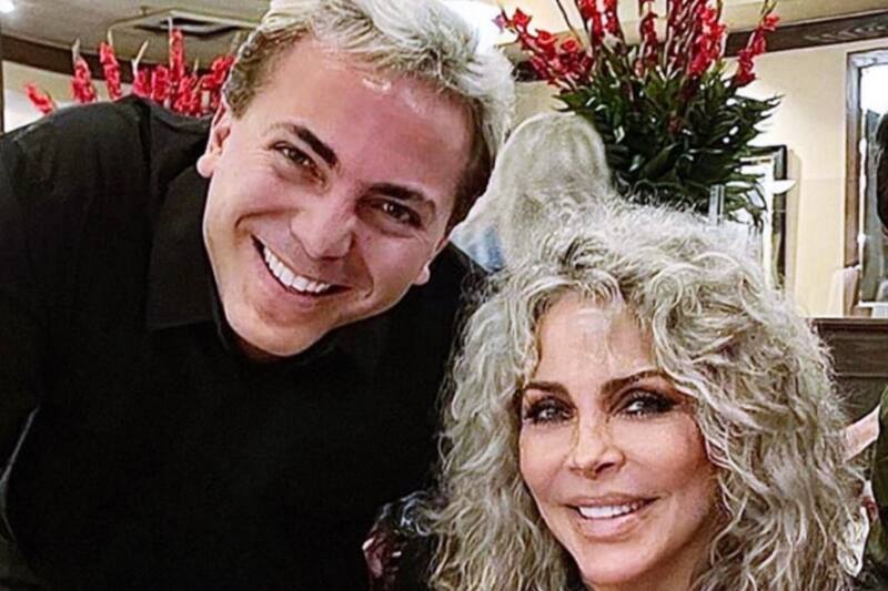 Verónica Castro La actriz salió en defensa de su hijo tras su presentación en el concierto de Miranda - Créditos: Instagram