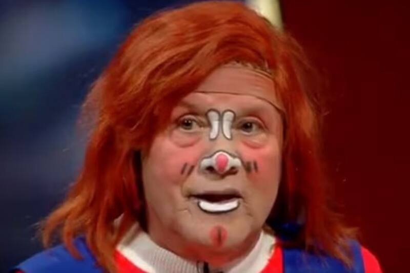 El payaso está de gravedad.