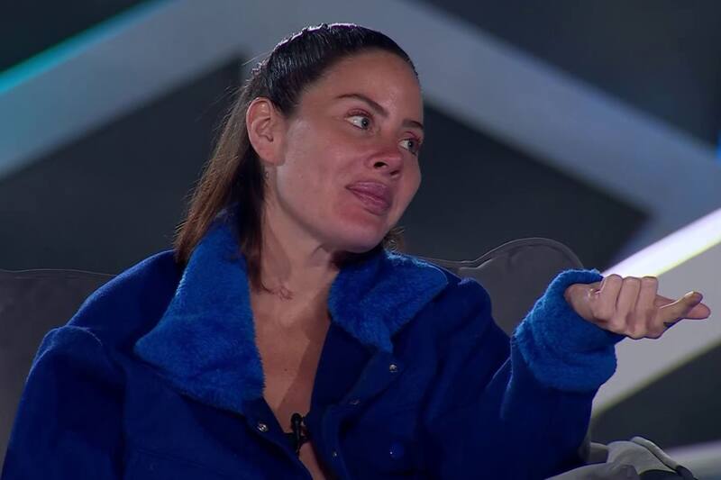 La modelo se arrepiente de sus operaciones.