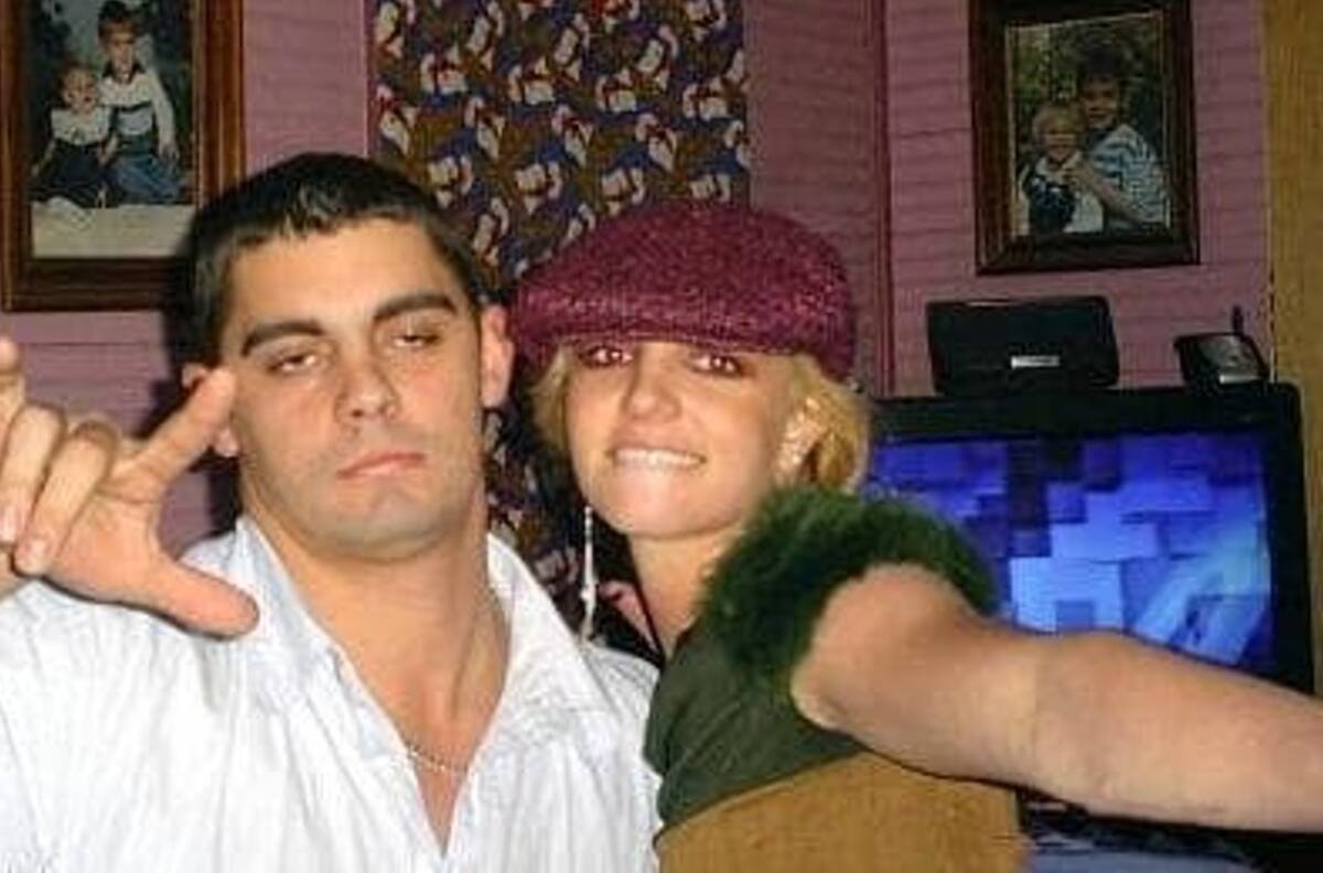 VIDEO: Exesposo de Britney Spears intenta colarse a su boda mientras transmite en vivo