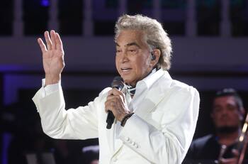 “No me diga que tengo el cierre abajo”: El increíble chascarro del Puma Rodríguez sobre el escenario del Festival de Olmué