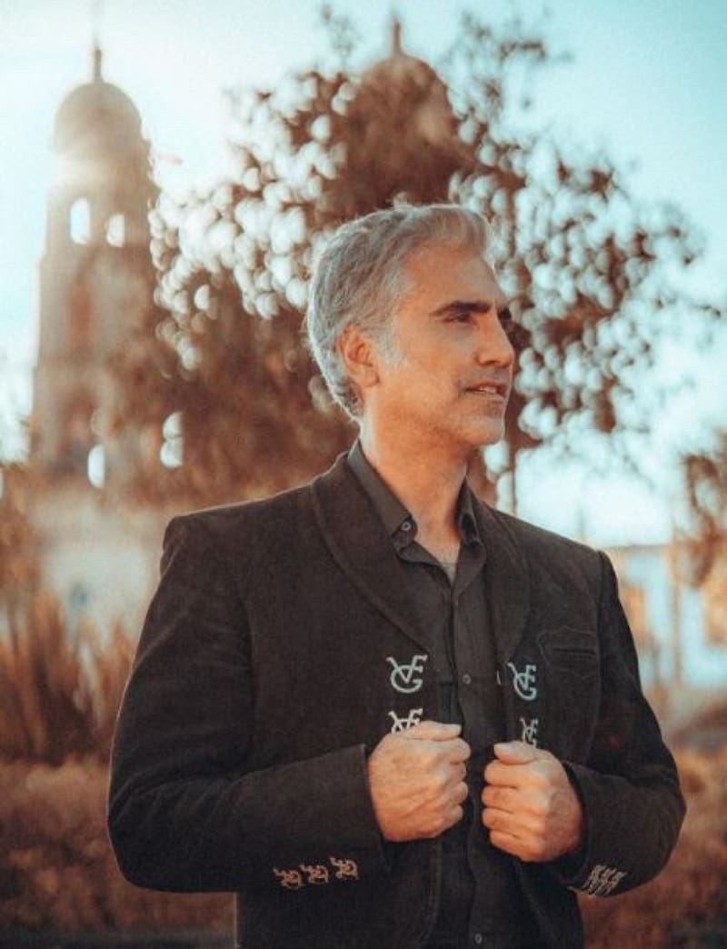 Alejandro está dispuesto a seguir llevando la música mexicana por Europa - Créditos: Instagram @alexoficial