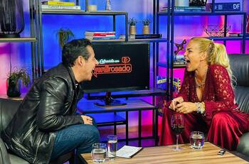 Niurka le hace atrevida propuesta a Yordi Rosado en vivo