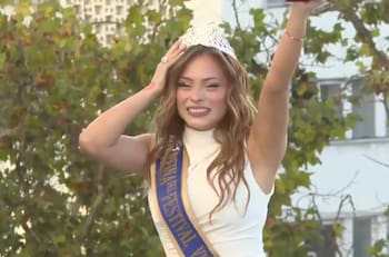 VIDEO | Sin Matteo Bocelli: así fue el tradicional piscinazo de Skarleth Labra como Reina de Viña 2026