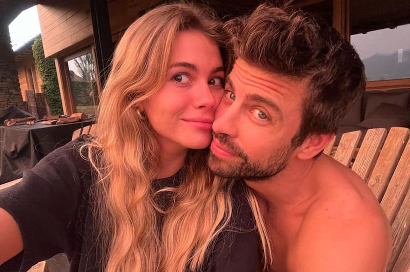 Clara Chia Martí junto a Gerard Piqué.