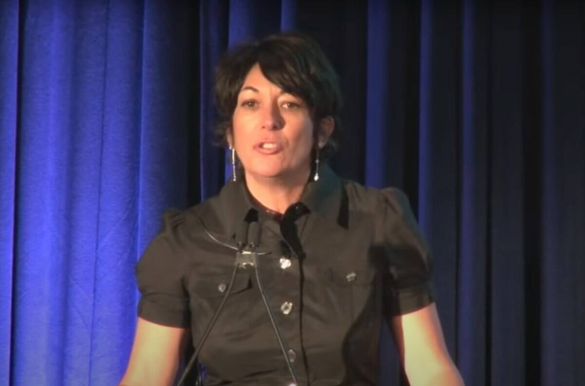 Ghislaine Maxwell exige que el difunto Jeffrey Epstein pague 5.5 USD millones de dólares de sus honorarios legales