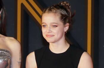 Shiloh Jolie Pitt causa furor con look rapado y minifalda