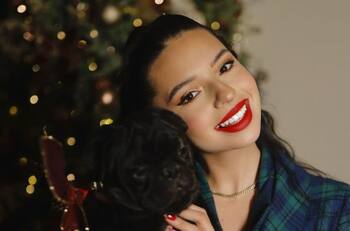 Ángela Aguilar levanta suspiros al dejarse ver como protagonista de telenovela