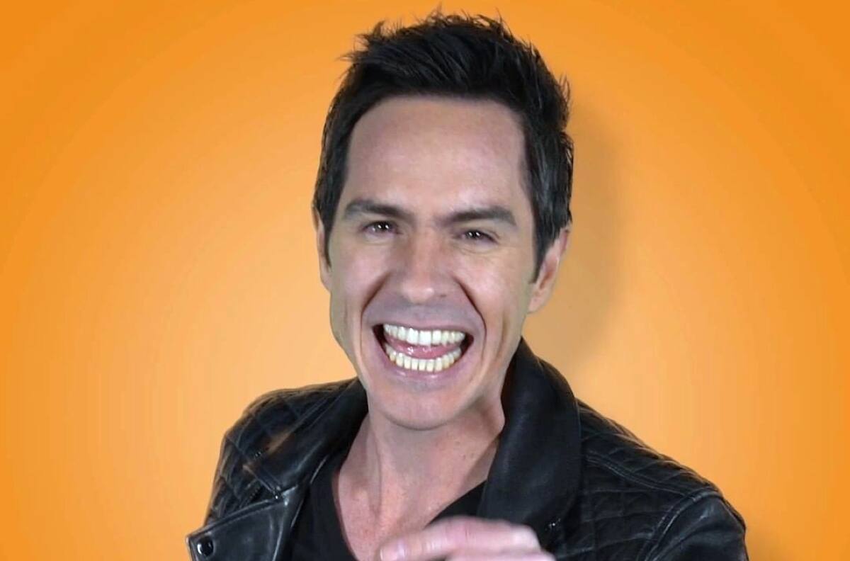 Mauricio Ochmann comparte sus secretos para una refrescante bebida, tras la celebración de navidad