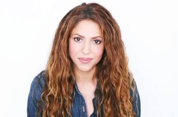 Shakira es captada en el aeropuerto de Miami con sus hijos e impacta con su look y tranquilidad