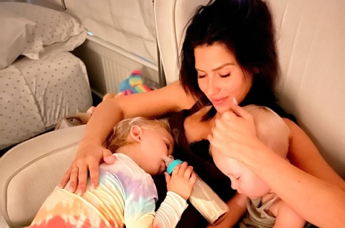 Hilaria Baldwin comparte radiante selfie de su avanzado embarazo