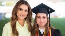 Reina Rania de Jordania derrocha elegancia en la graduación de su hija Salma