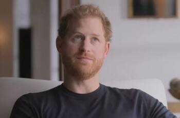 El príncipe Harry asegura que él “No quiero hundir a la monarquía, quiere salvarla”