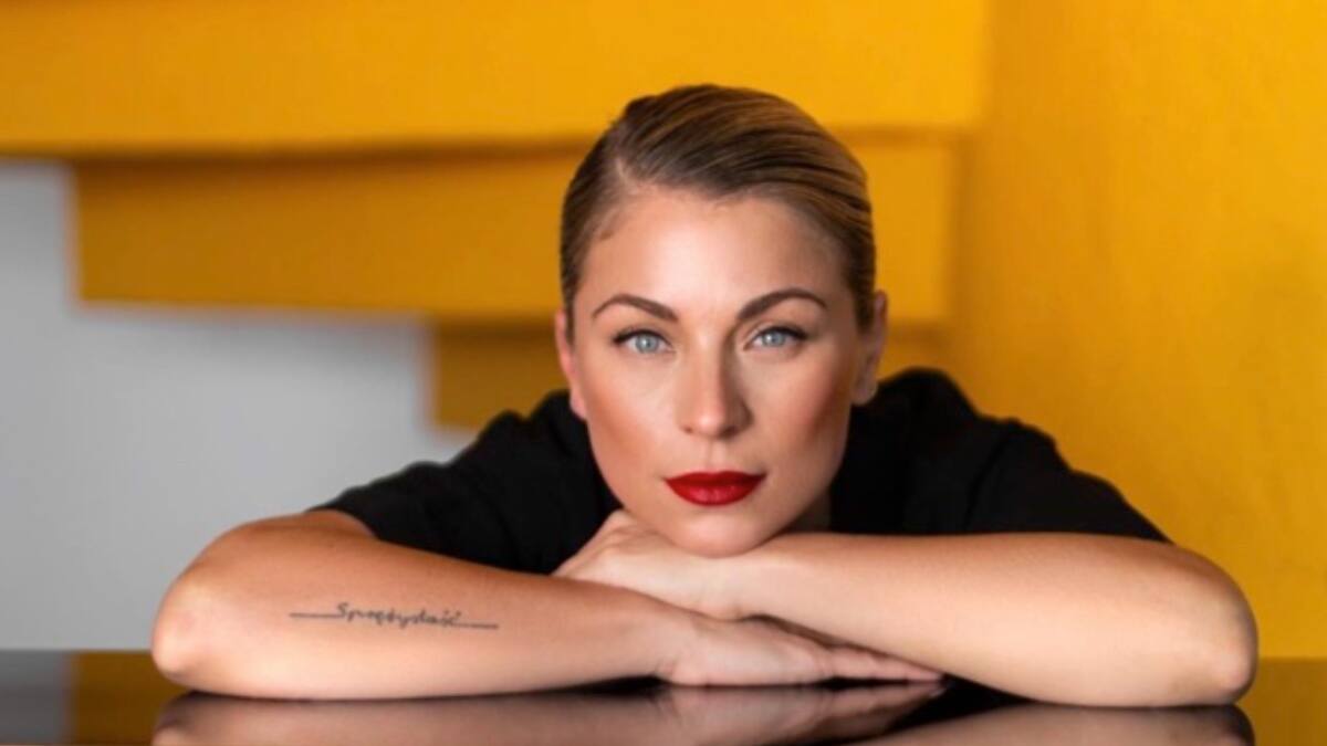 Ludwika Paleta luce una corona dorada para festejar sus 43 años: "Feliz Cumpleaños a mí"