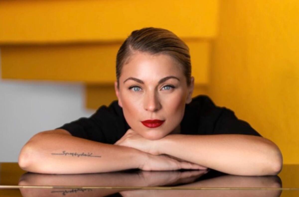 Ludwika Paleta luce una corona dorada para festejar sus 43 años: "Feliz Cumpleaños a mí"