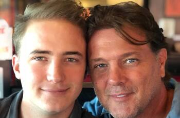 Hijo de René Strickler dice “sí, acepto” y se compromete con su novio