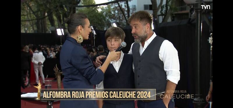 Marcial Tagle se mostró muy feliz de poder asistir a los Premios Caleuche con su hijo.