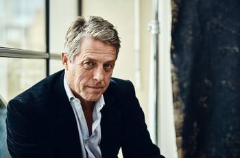 Hugh Grant podría interpretar al príncipe Andrew en película sobre polémica entrevista con la BBC