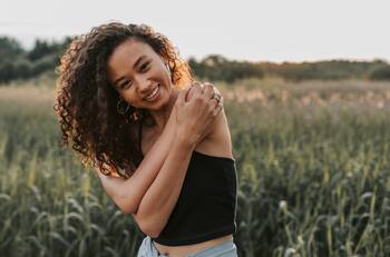 Luna en Acuario: ¿Cómo son las emociones y cuál es la mirada que tiene de su propia madre e infancia este signo zodiacal?