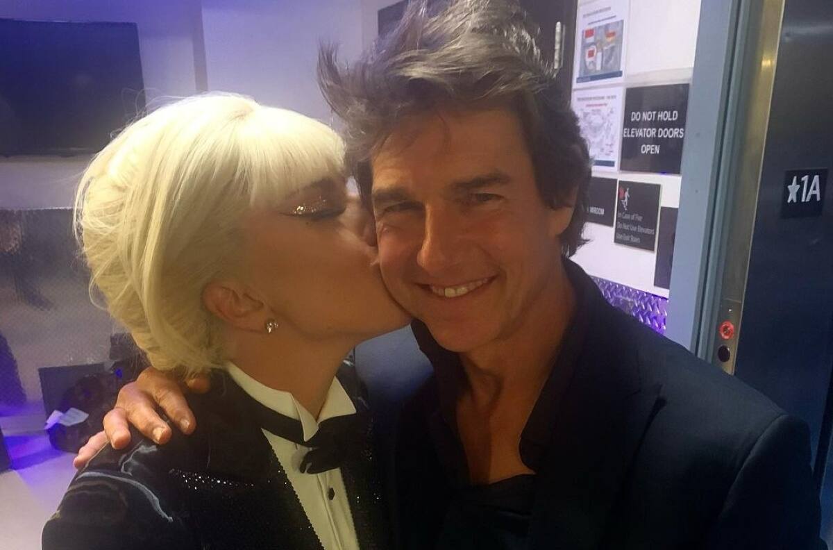 Lady Gaga estrena "Hold My Hand", tema de "Top Gun: Maverick", y Tom Cruise la acompaña en Las Vegas