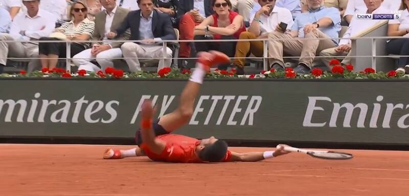 Caída de Novak Djokovic en Roland Garros