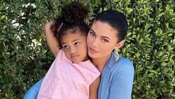 Kylie Jenner compara con tiernas fotos el gran parecido entre Aire y Stormi