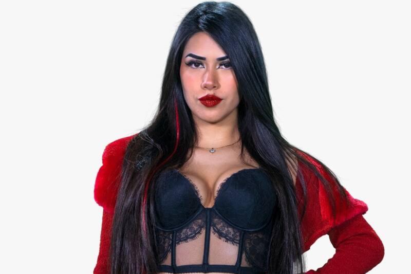 Scarlette Gálvez, también conocida como "Eskarcita", realizó una venta de ropa en San Miguel.
