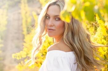 Kate Hudson comparte foto topless y su hermano reacciona de la manera más graciosa