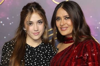 Salma Hayek y su hija Valentina Paloma enamoran con su estilo en el desfile de Balenciaga en París