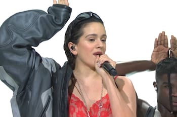 Rosalía debutó en "Saturday Night Live" cantando "Chicken Teriyaki" y "La Fama"