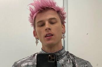 VIDEO: Machine Gun Kelly se agredió con una copa de vidrio en plena celebración