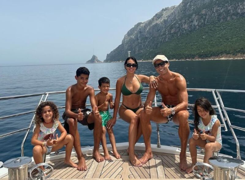 Cristiano Ronaldo disfruta de su familia en medio de los rumores de su separación.