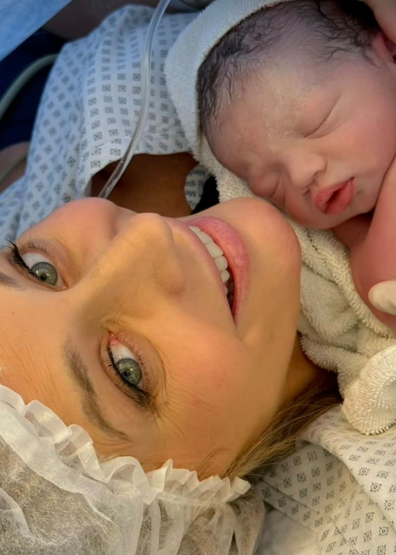 La modelo recibió a su primer hijo, Isidro.