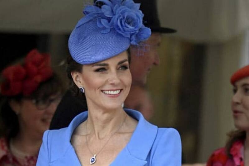 Kate Middleton La duquesa de Cambridge apostó por una de sus fórmulas de estilo más frecuentes. - Créditos: Internet
