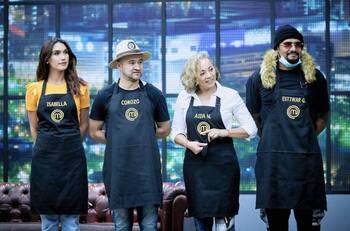 “MasterChef Celebrity”: un pan crudo dejó a dos celebridades con delantal negro